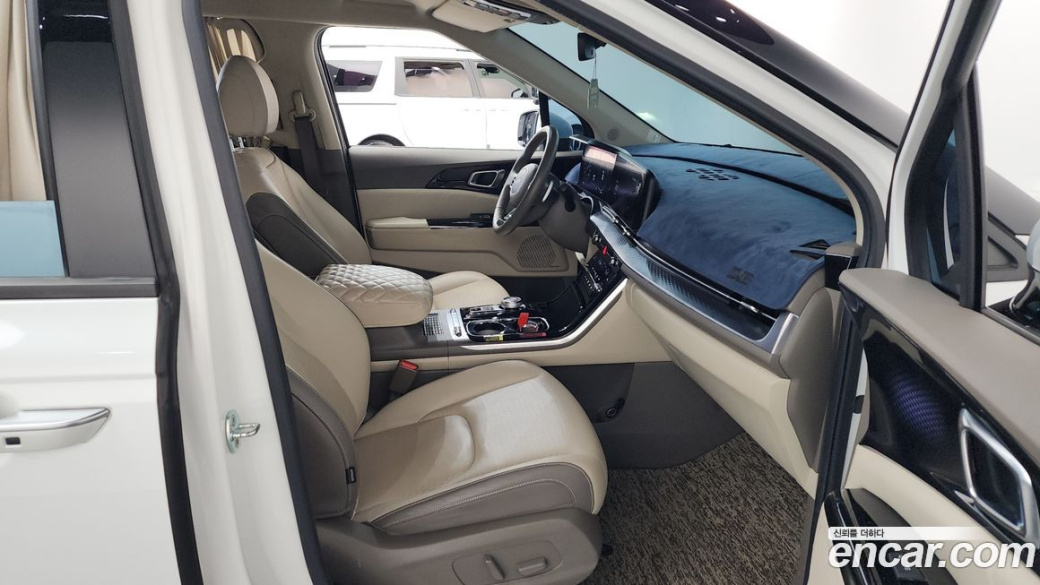 Kia Carnival 9-Seater Hi-Limousine, 2023