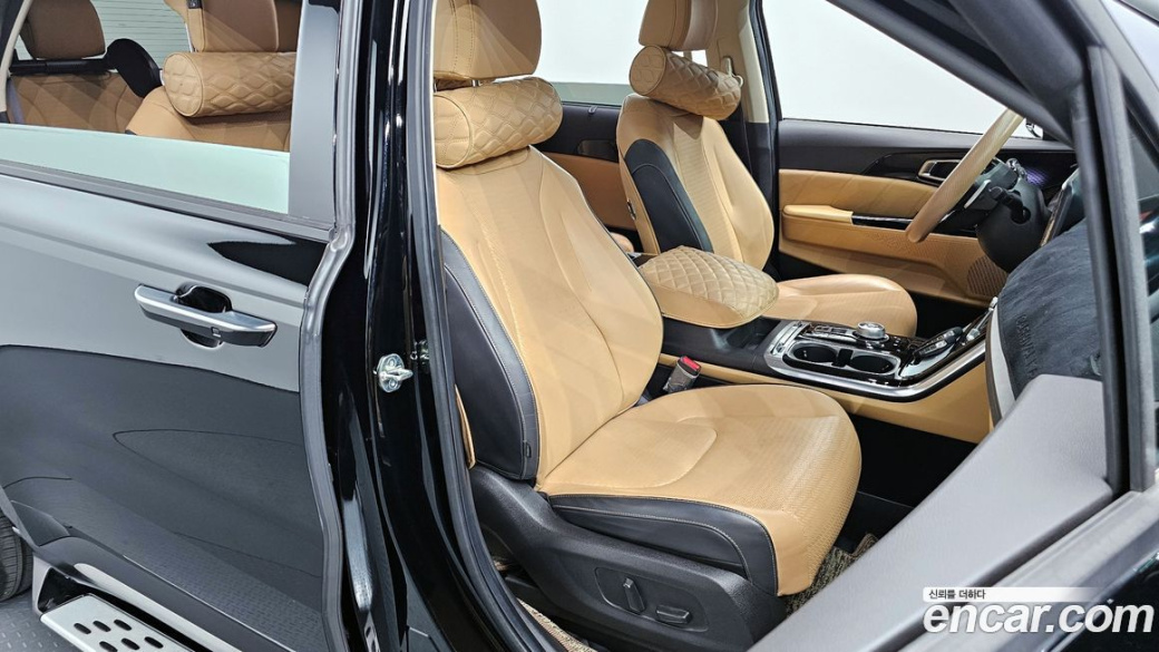 Kia Carnival 9-Seater Signature, 2023