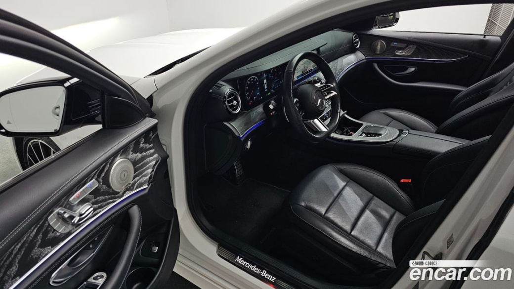 Mercedes-Benz E-Class E350 4MATIC AMG Line, 2023