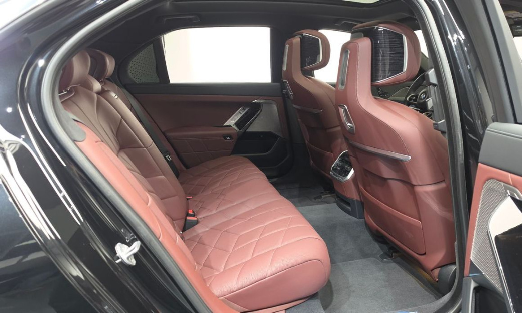 BMW 7-Series 740d xDrive M Sport, 2025