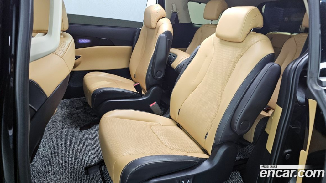 Kia Carnival 9-Seater Signature, 2023