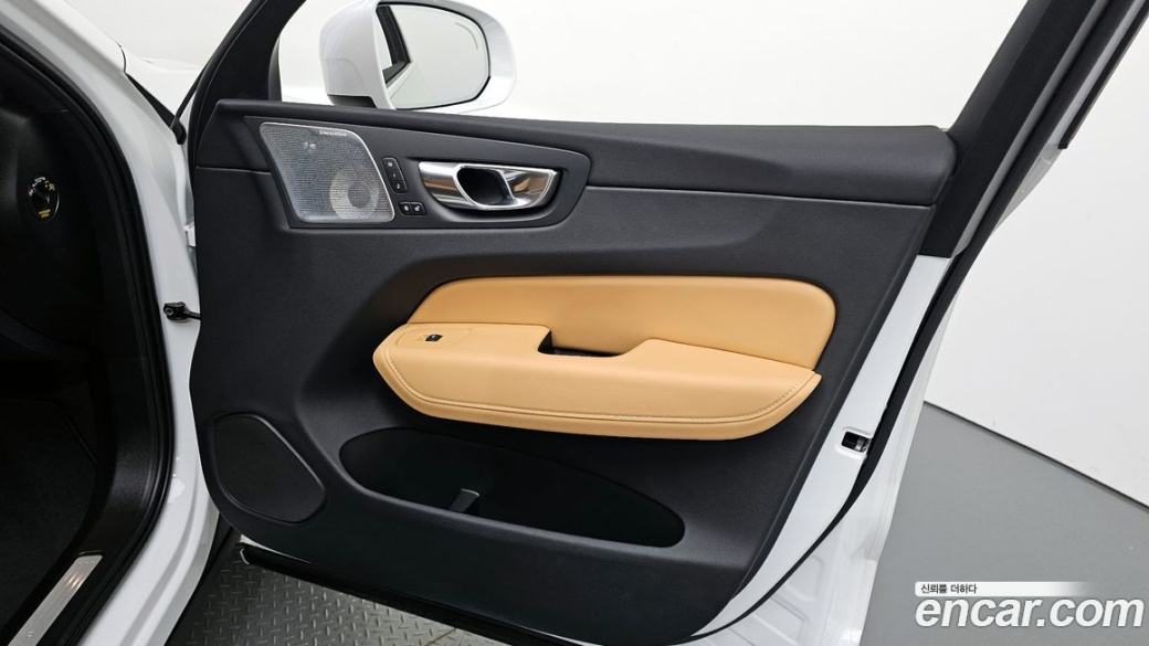 Volvo XC60 B5 Ultimate Bright, 2024
