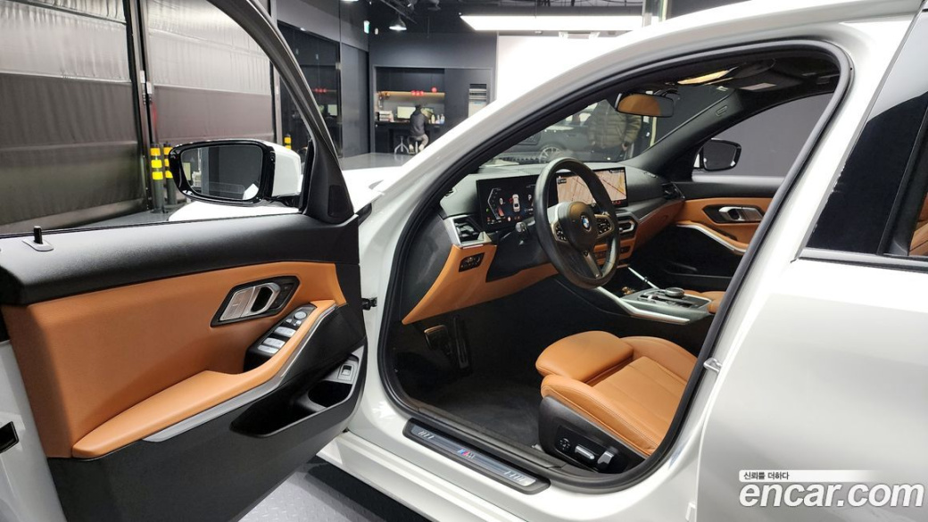 BMW 3-Series 320i M Sport, 2023
