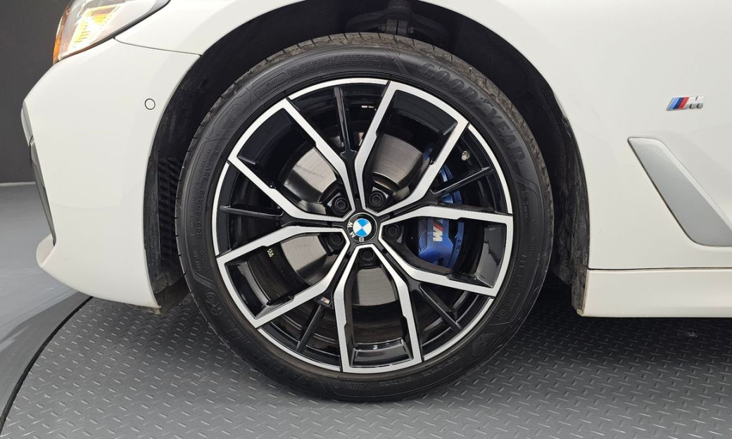 BMW 5-Series 530i xDrive M Sport Package, 2022
