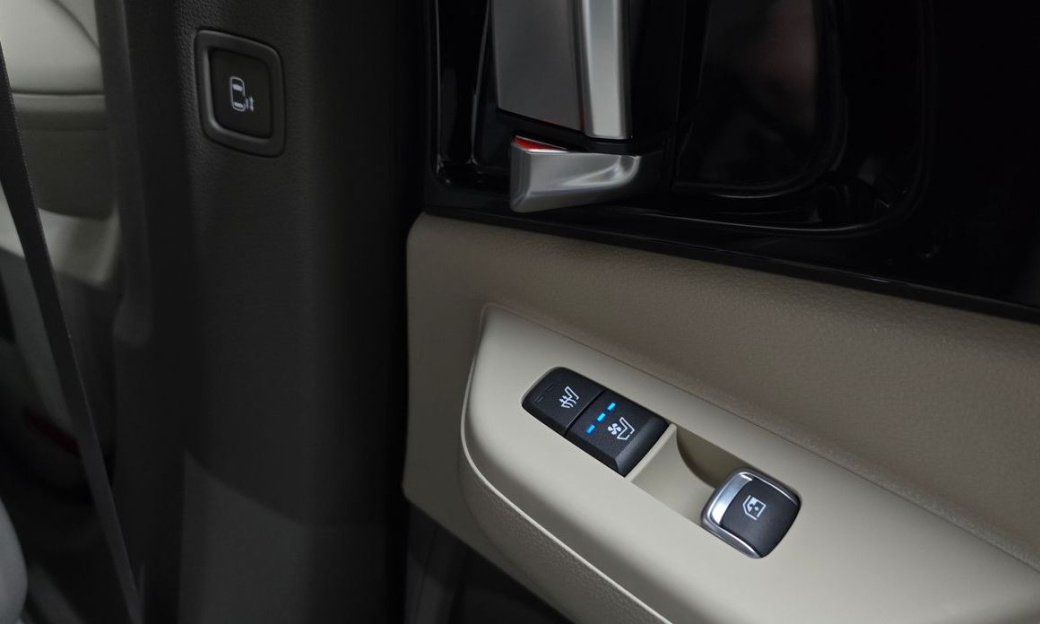 Kia Carnival 9-Seater Signature, 2024