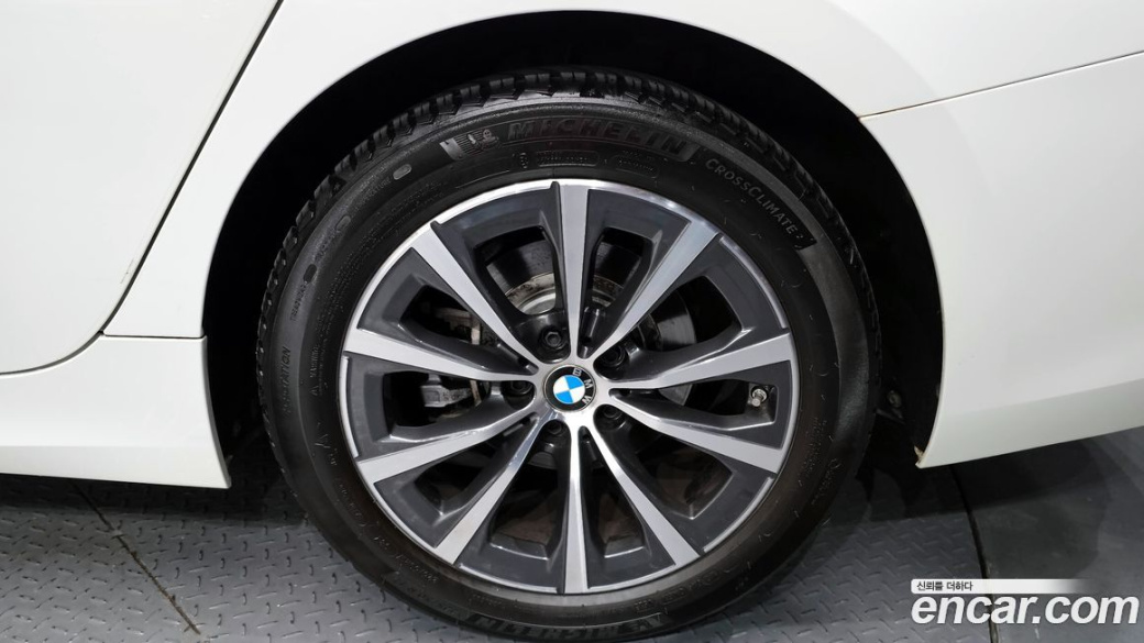 BMW 3-Series 320i, 2023