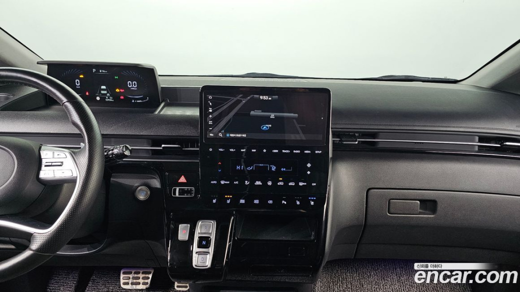 Hyundai Staria Lounge 9-Seater, 2022