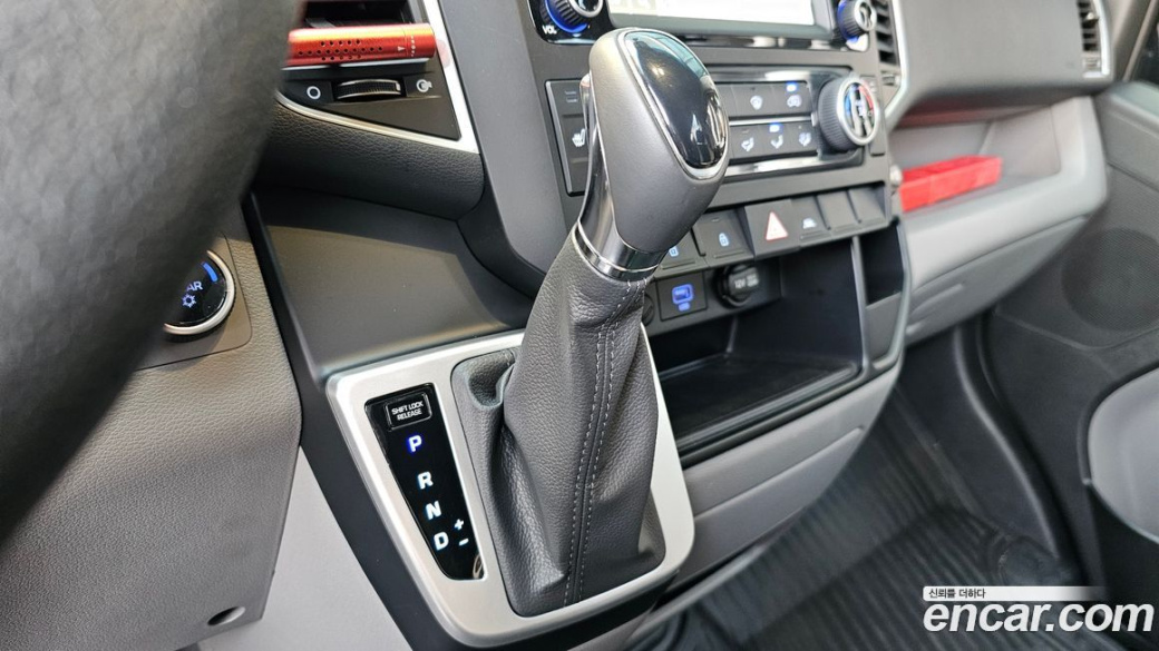 Hyundai Solati 15-seater, 2024