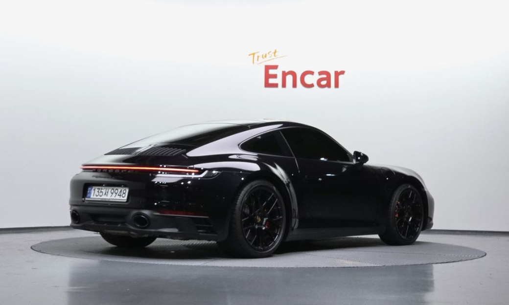 Porsche 911 Carrera 4 GTS, 2024