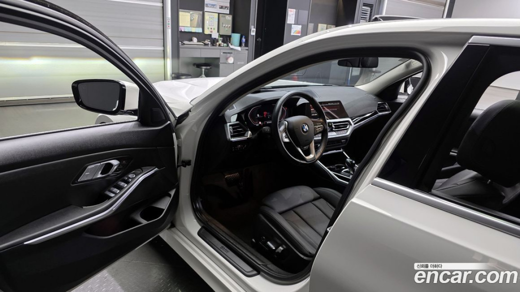 BMW 3-Series 320i, 2022