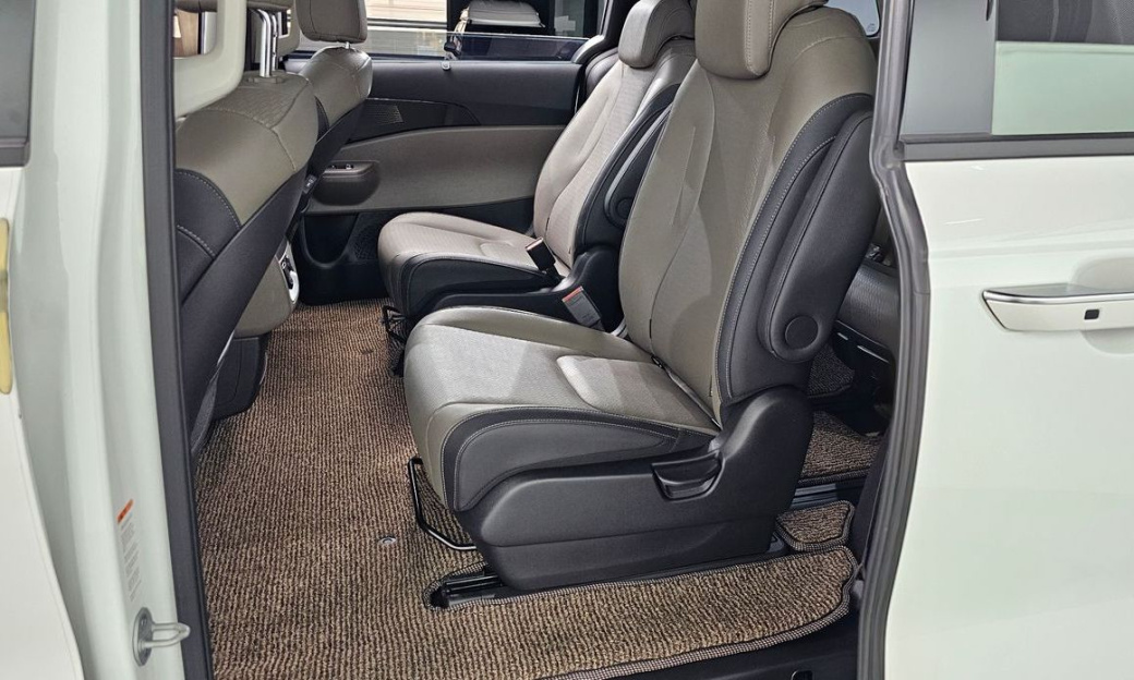 Kia Carnival 9-Seater Signature, 2025