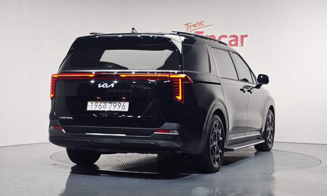 Kia Carnival 7-Seater Gravity, 2024