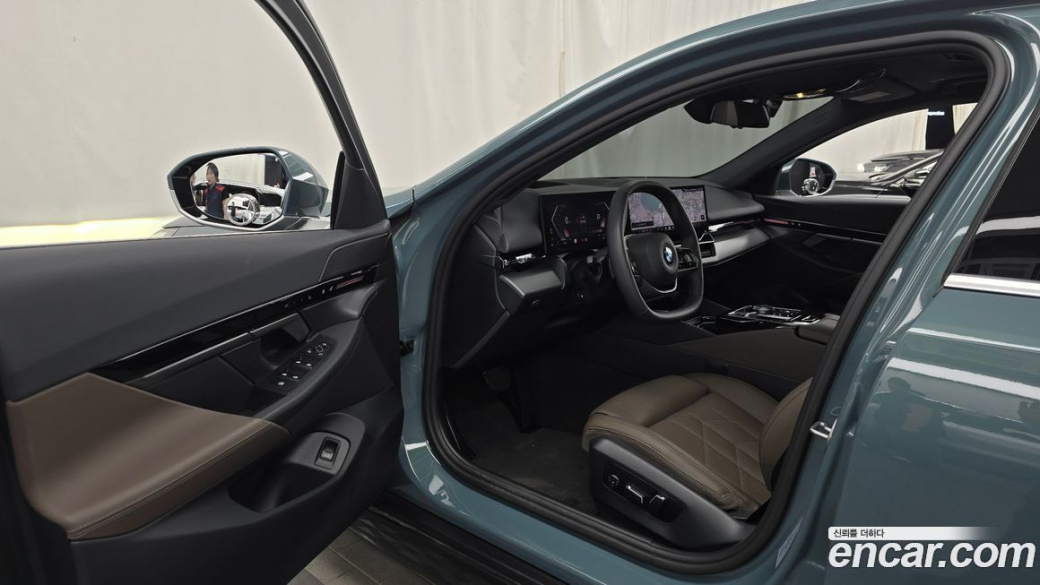 BMW 5-Series 520i, 2024