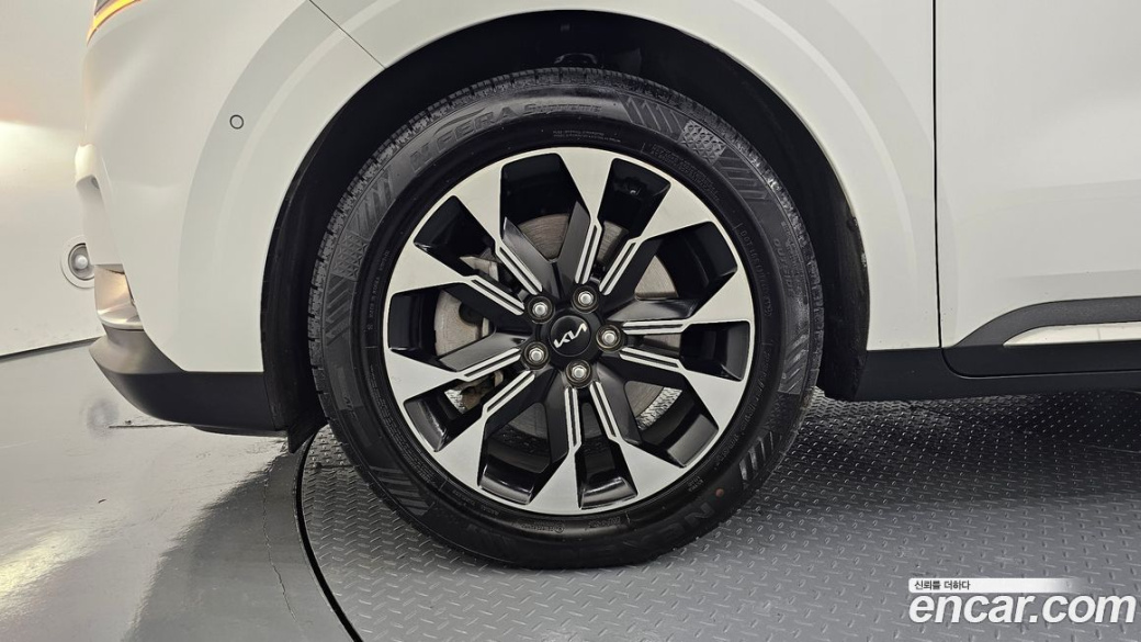 Kia Carnival 7-Seater Signature, 2023