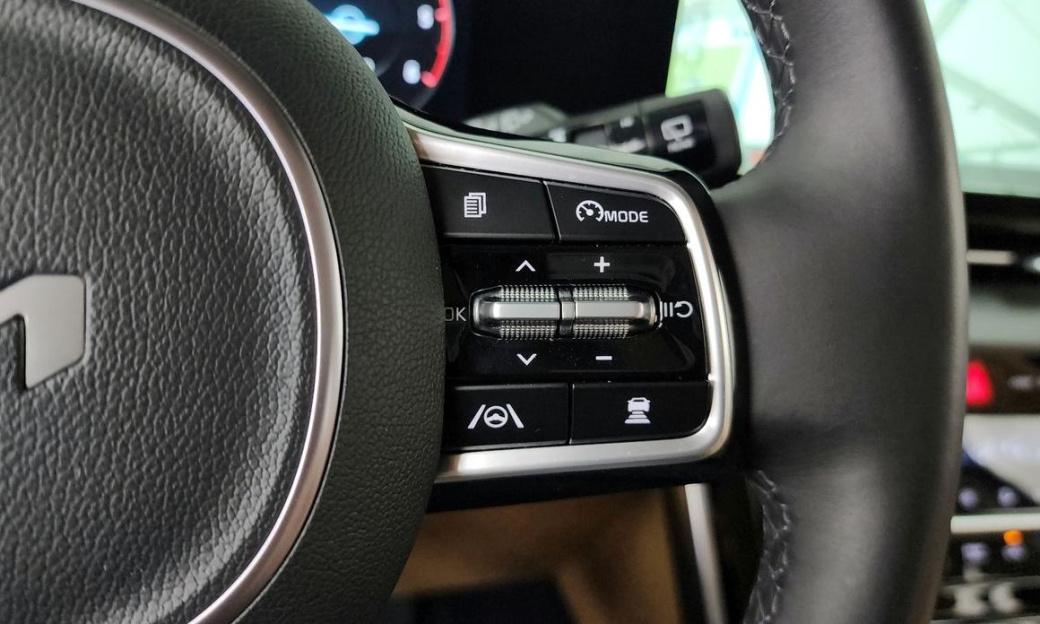 Kia Carnival 9-Seater Signature, 2023