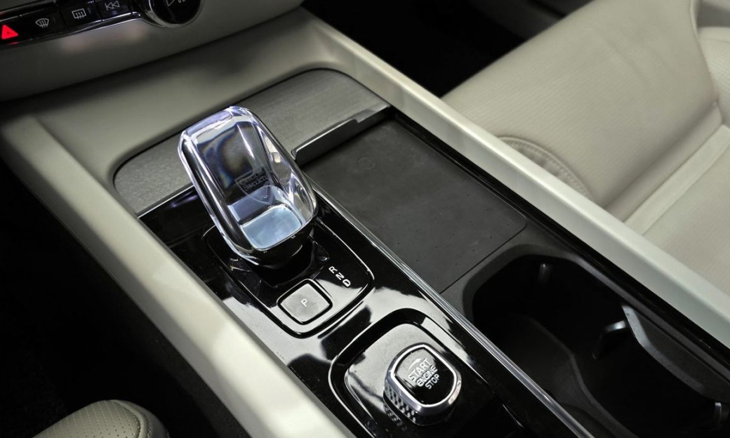 Volvo S60 B5 Ultimate Dark, 2024