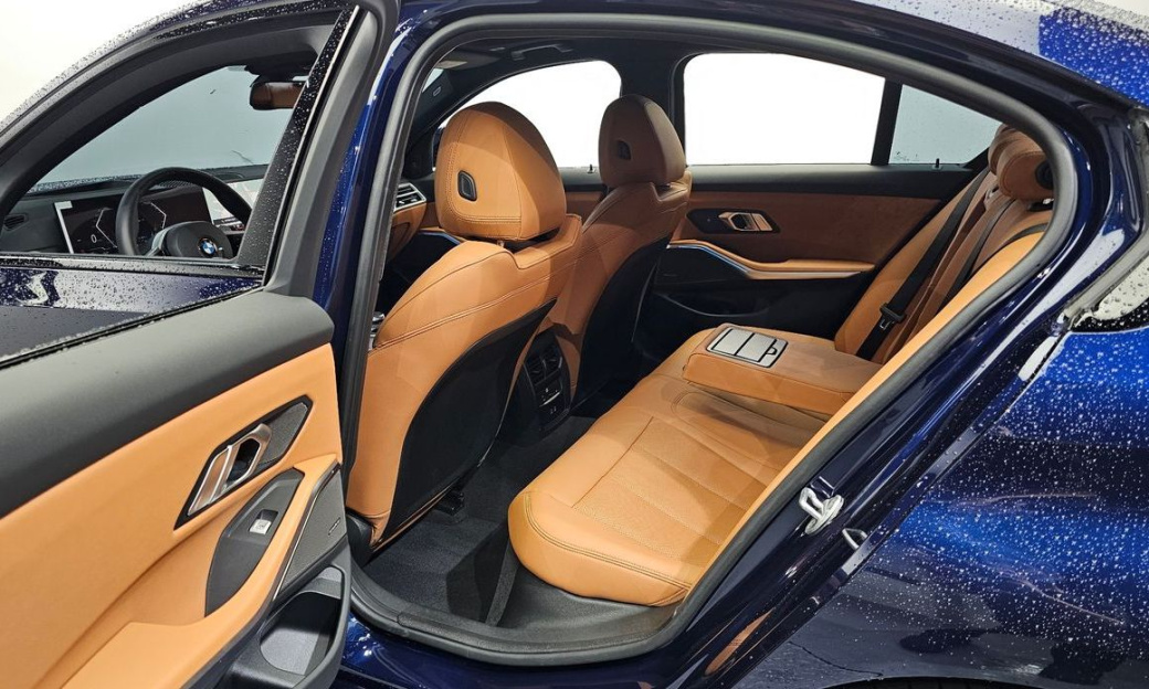 BMW 3-Series 320i M Sport, 2025