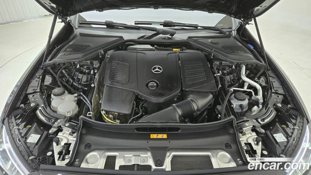 Mercedes-Benz E-Class E300 4MATIC Exclusive, 2025