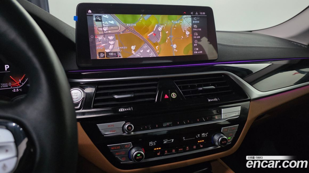 BMW 5-Series 520i Luxury, 2022