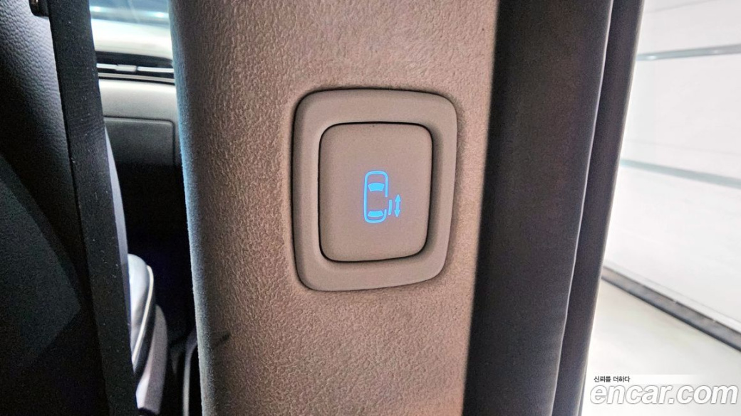 Hyundai Staria Lounge 9-Seater, 2023