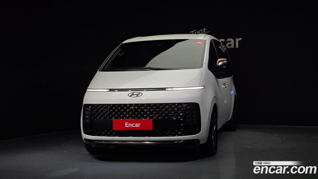 Hyundai Staria 4WD Lounge 9-Seater, 2022