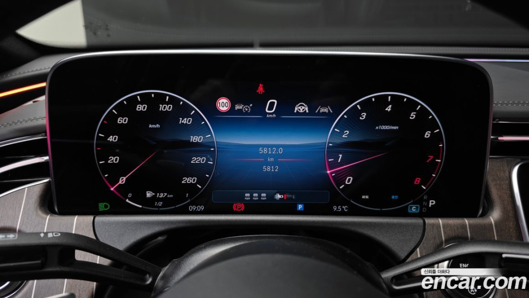 Mercedes-Benz E-Class E300 4MATIC Exclusive, 2025