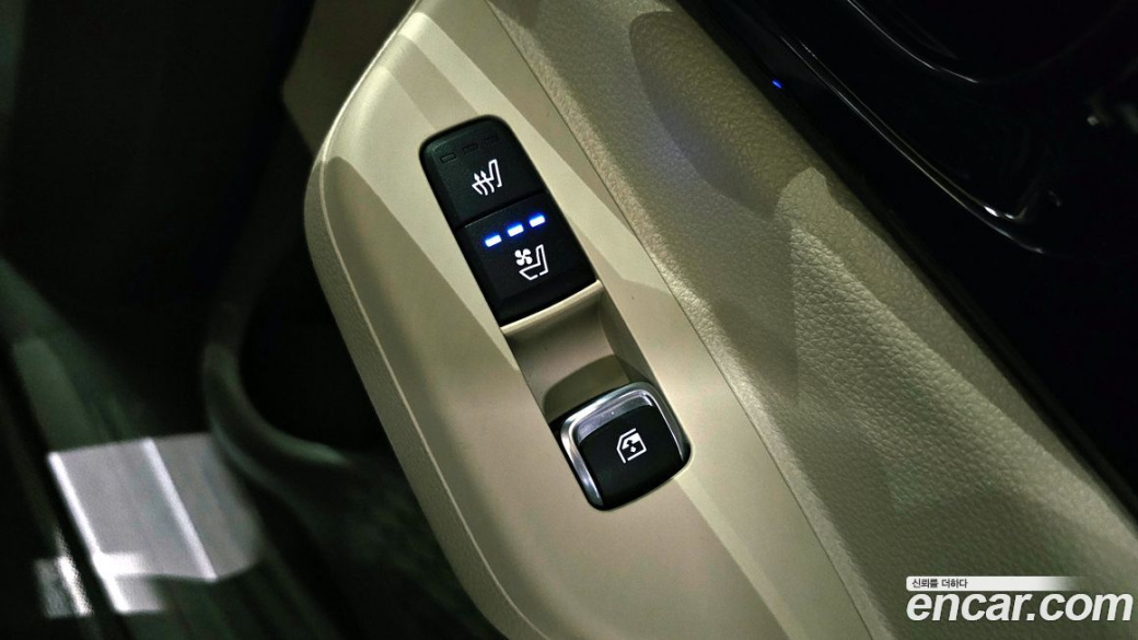 Kia Carnival 7-Seater Gravity, 2024