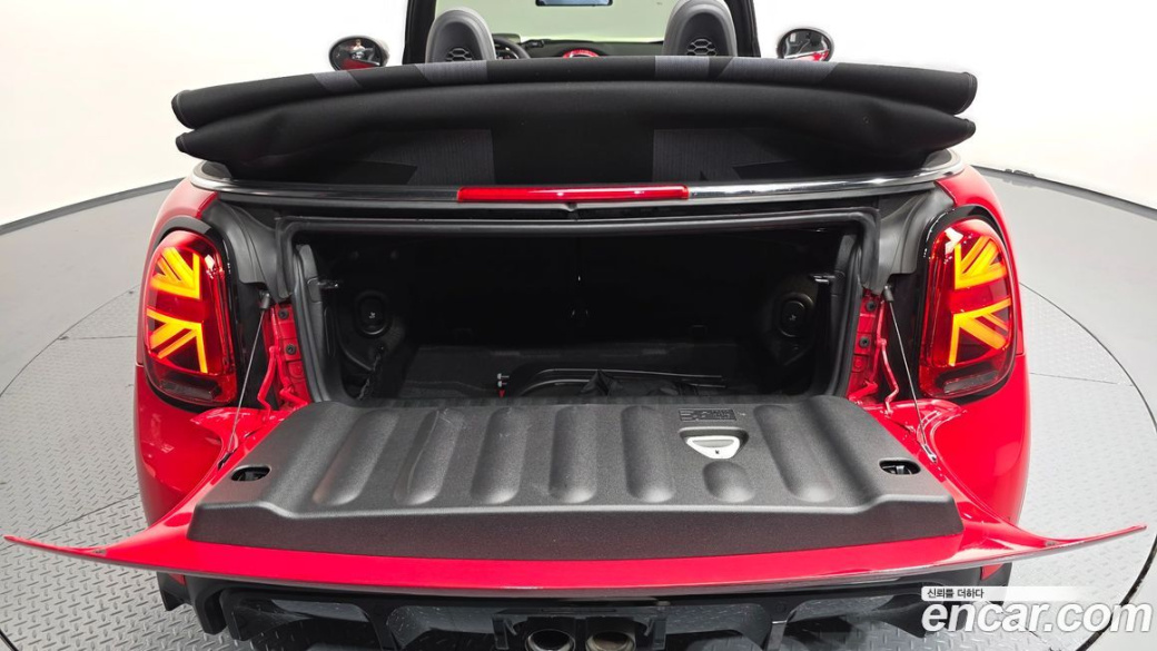 Mini Cooper Convertible JCW, 2023