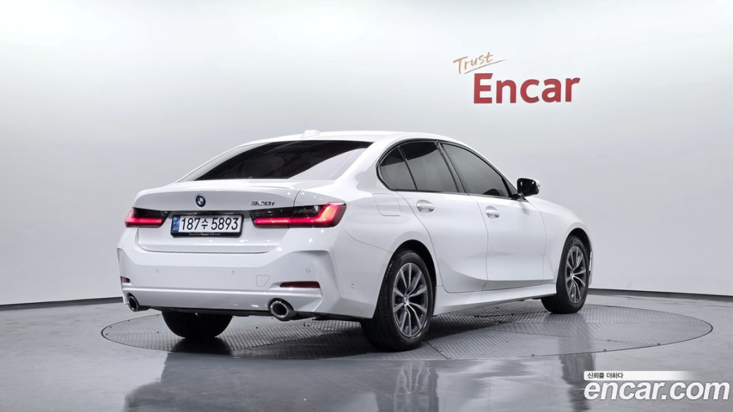 BMW 3-Series 320i, 2024