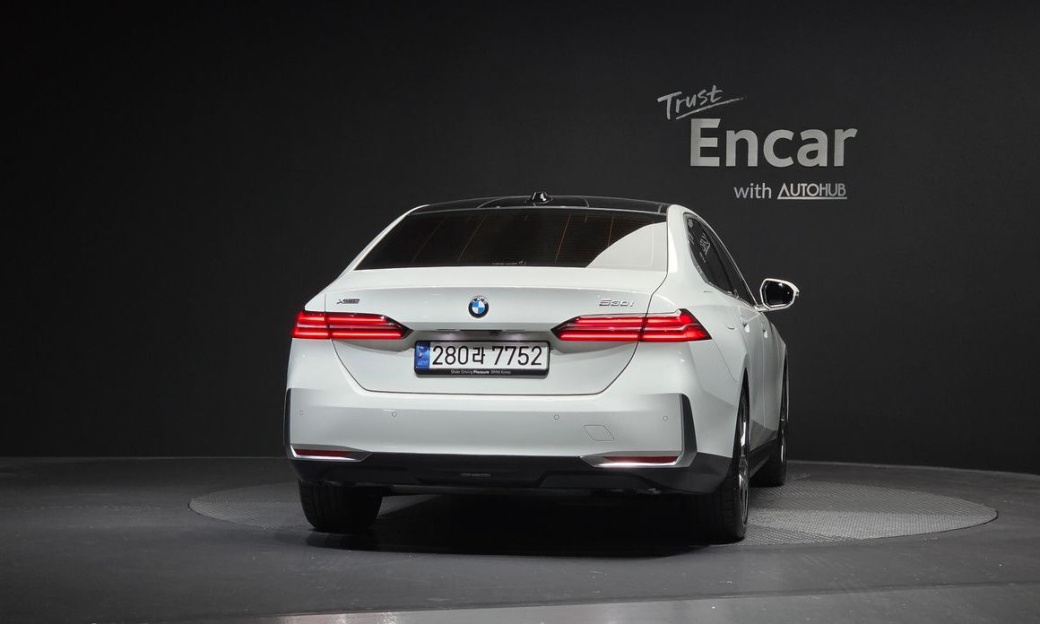 BMW 5-Series 530i xDrive, 2024
