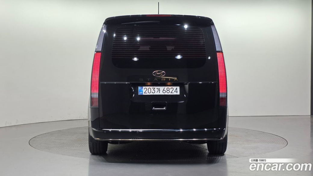 Hyundai Staria Lounge 9-Seater, 2022