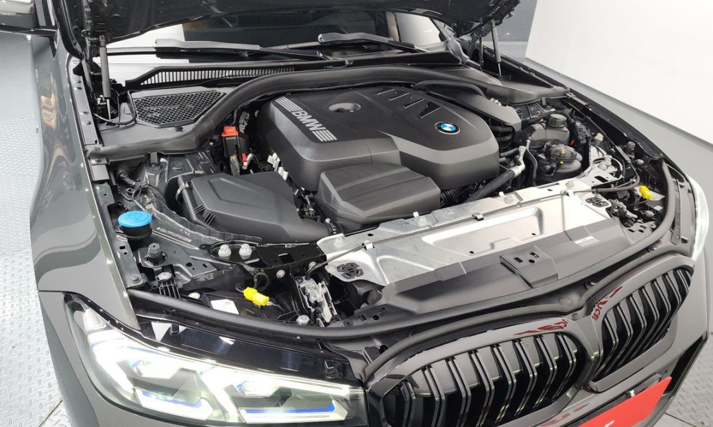 BMW 3-Series 320i M Sport, 2025