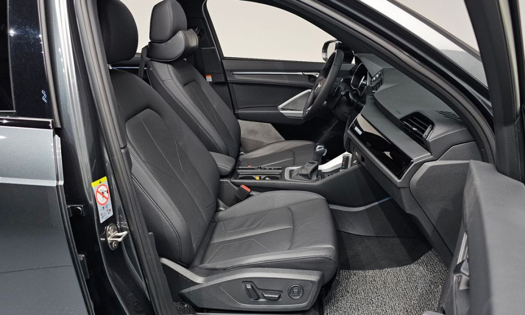 Audi Q3 35 TDI Premium, 2025