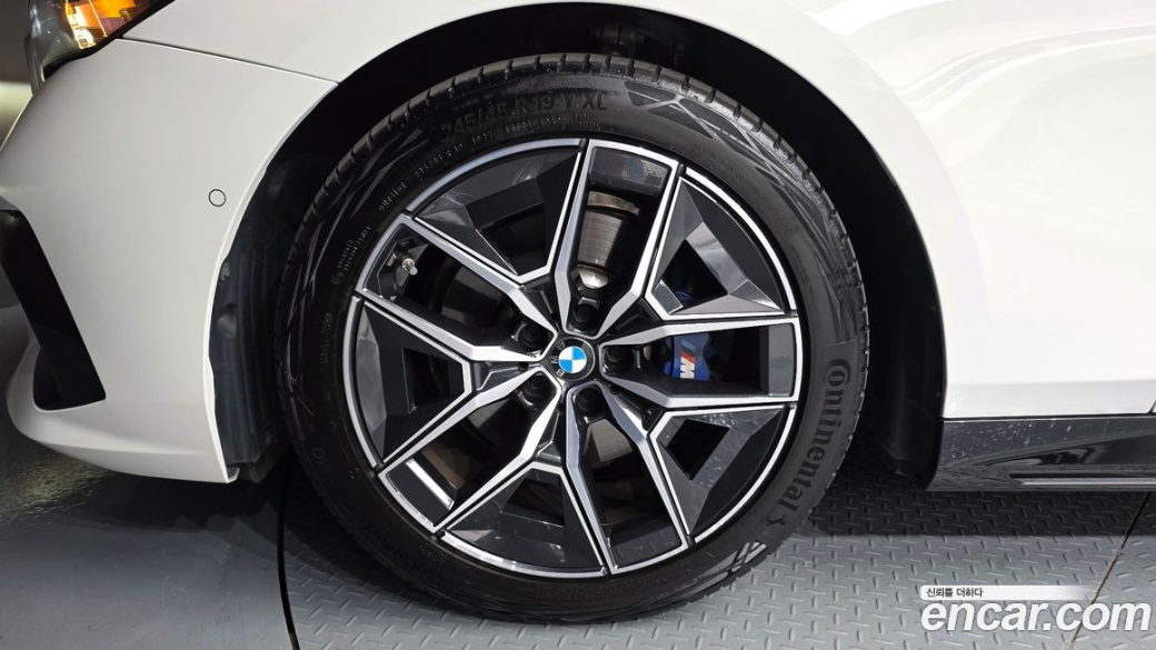 BMW 5-Series 520i M Sport, 2024