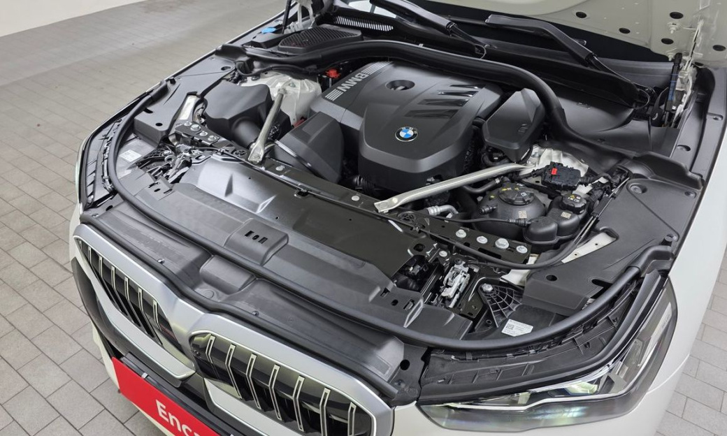 BMW 5-Series 530i xDrive M Sport, 2024