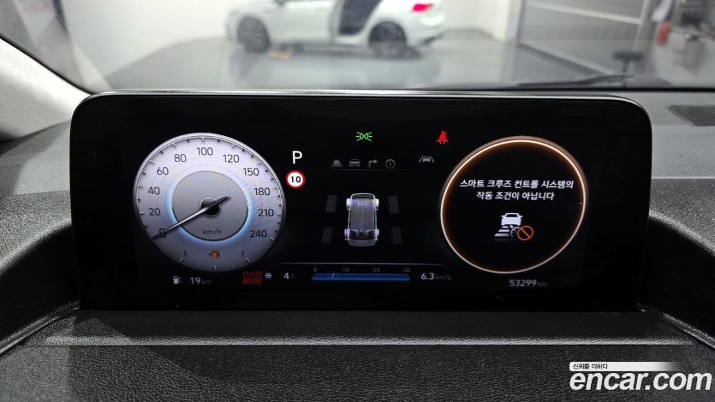 Hyundai Staria 4WD Lounge 9-Seater, 2022
