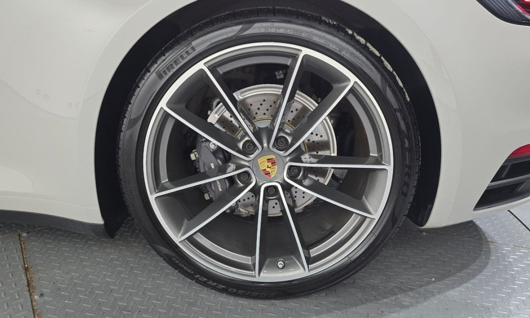 Porsche 911 Carrera, 2024