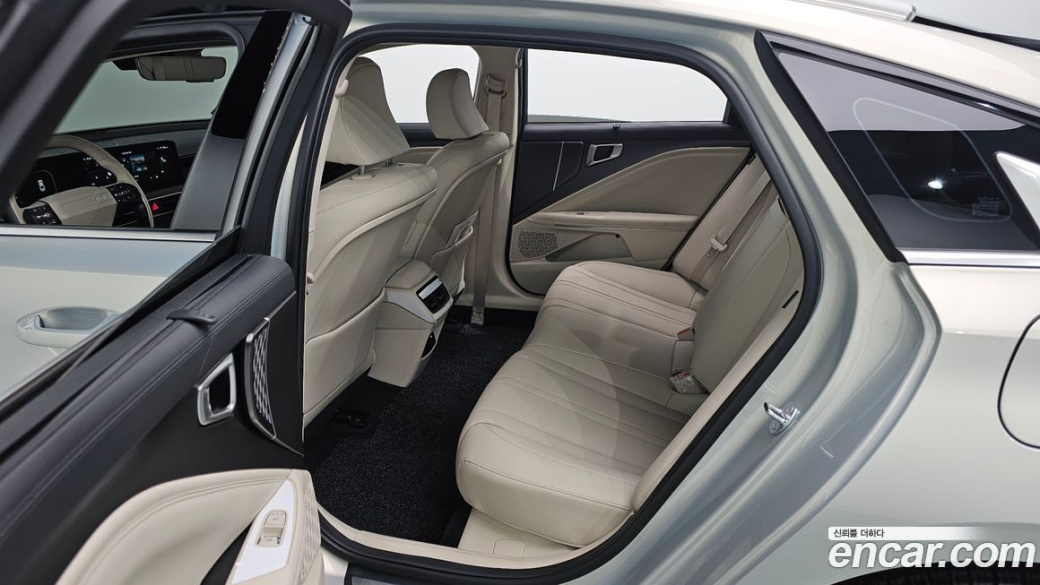 Kia K8 2.5 Gasoline 2WD, 2025