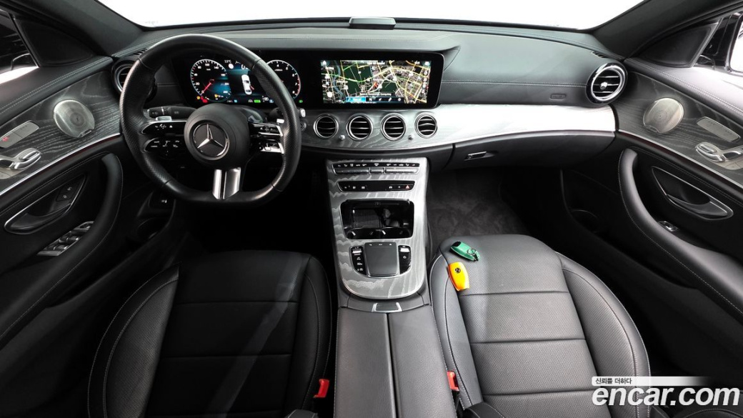 Mercedes-Benz E-Class E350 4MATIC AMG Line, 2023