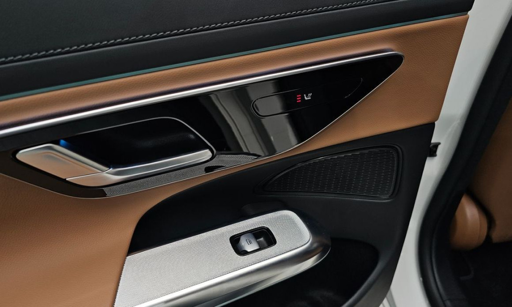 Mercedes-Benz E-Class E200 Avantgarde, 2025