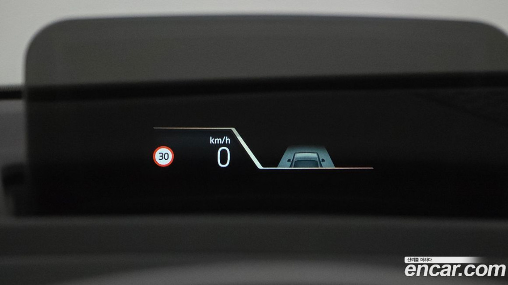 BMW 2-Series 220i Luxury, 2025