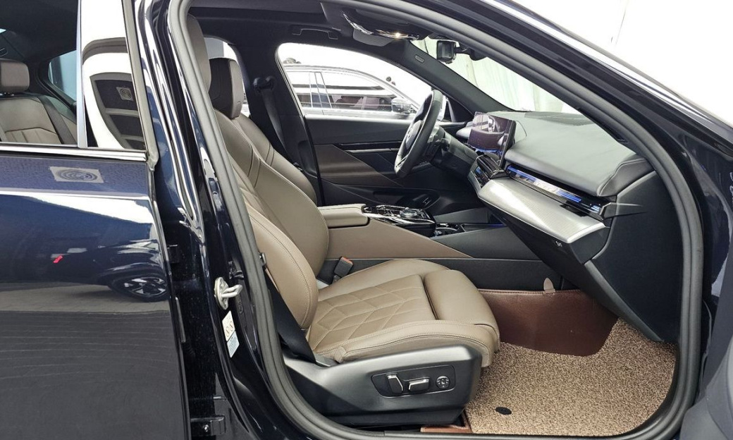 BMW 5-Series 520i M Sport, 2024