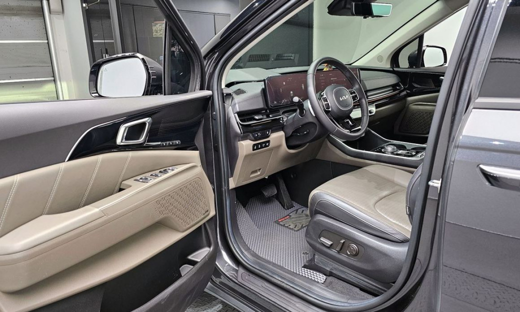 Kia Carnival 9-Seater Gravity, 2025