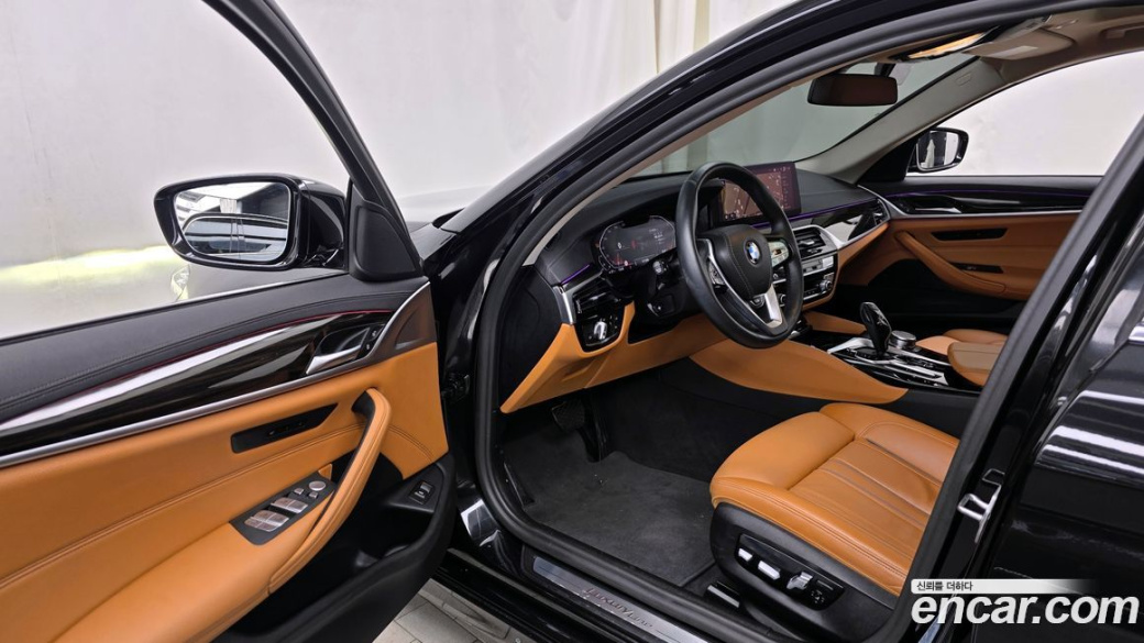 BMW 5-Series 520i Luxury, 2023