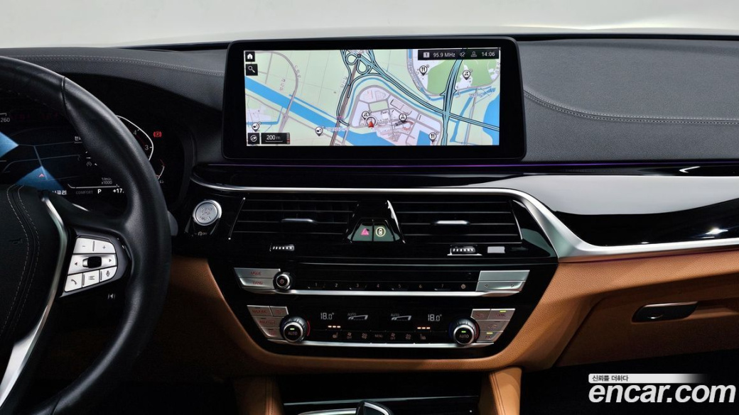 BMW 5-Series 520i Luxury, 2022
