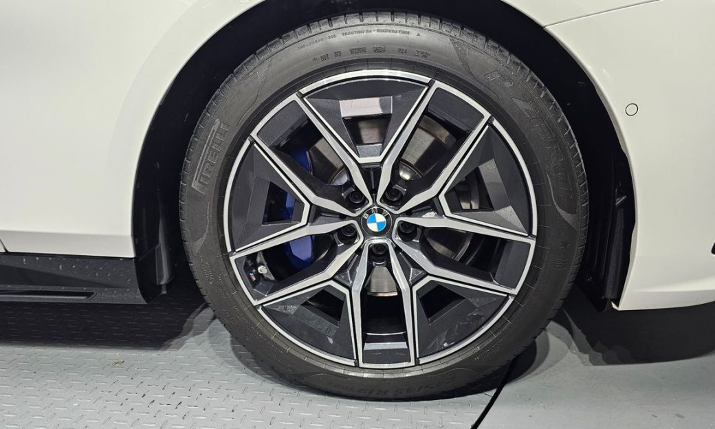 BMW 5-Series 520i M Sport, 2025