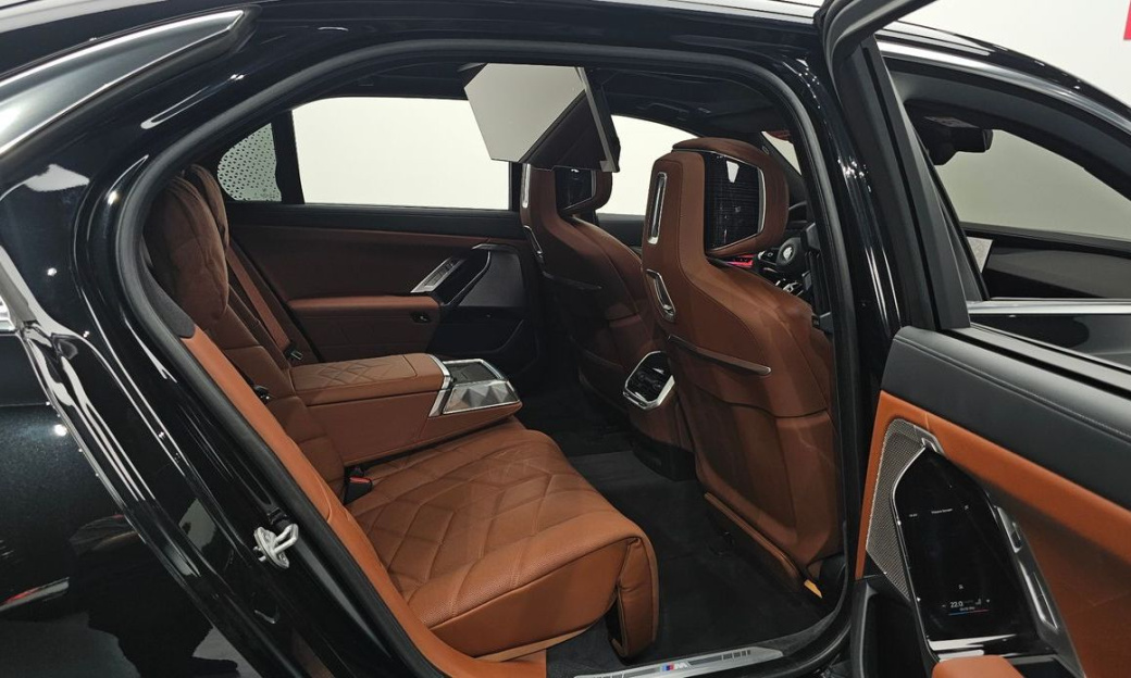 BMW 7-Series 740i xDrive M Sport, 2025