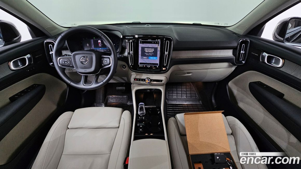 Volvo XC40 B4 Ultimate Bright, 2024