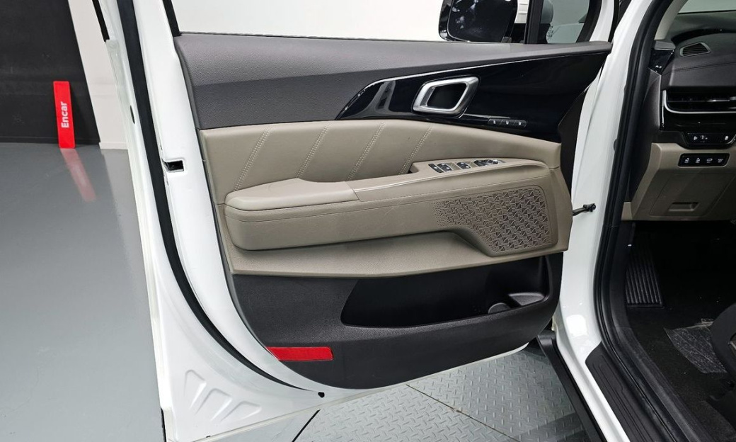 Kia Carnival 9-Seater Signature, 2025