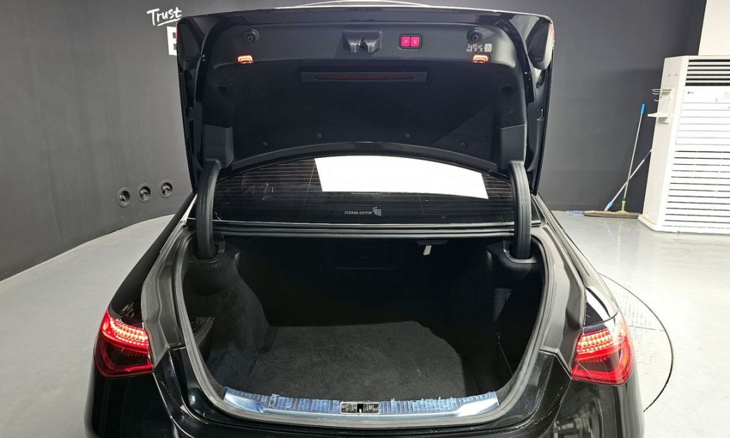 Mercedes-Benz S-Class S350 d, 2022